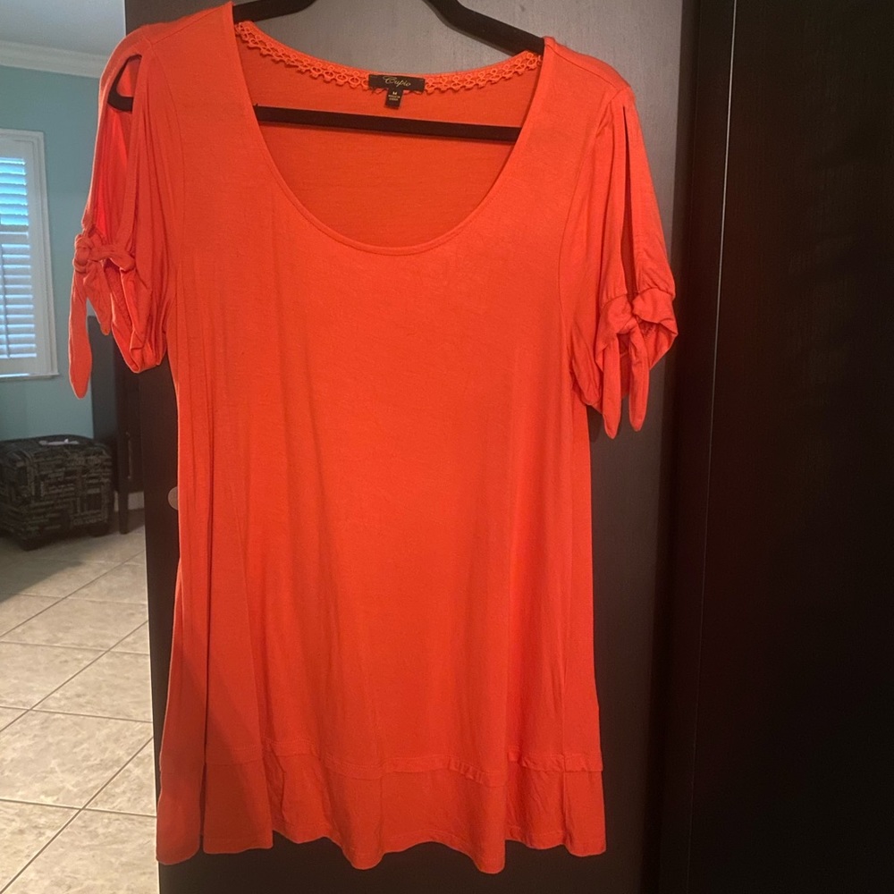 Scoop neck top